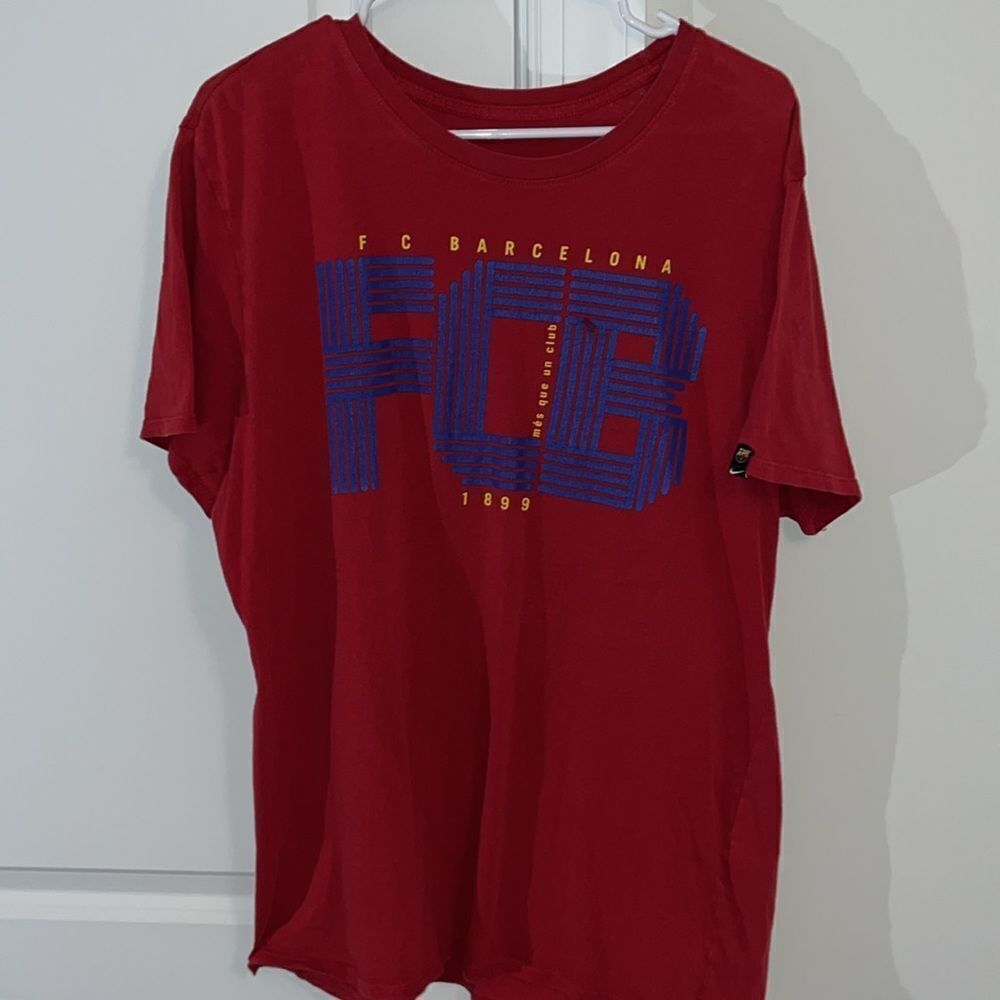 Red men’s soft 1899 FC Barcelona FCB Nike soccer Tee T shirt L